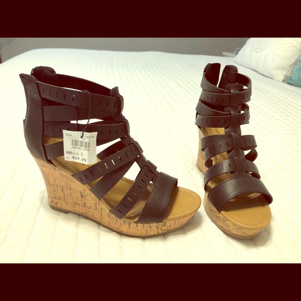 Black wedge shoes